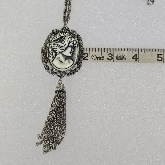 1970s Resin Cameo Black White Pendant Necklace Tassel Silver Tone Vintage - Picture 9 of 14